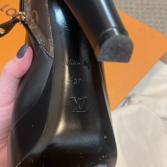 Louis Vuitton Boots - Picture 8 of 8